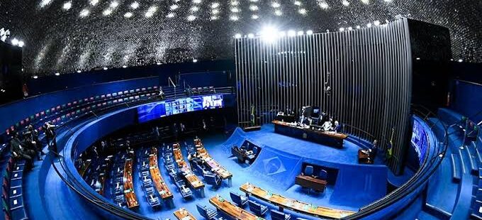 PEC do Desespero é aprovada no Senado e agora depende da análise da Câmara. Proposta cria “bomba fiscal” para o próximo presidente