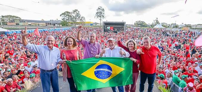 Vantagem de Lula sobre Bolsonaro mostra cenário de estabilidade, diz pesquisa Exame/Ideia