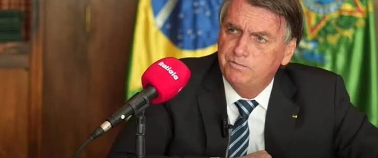 Polícia Federal diz em relatório enviado ao STF que Bolsonaro cometeu incitação ao crime ao associar vacina da Covid com Aids