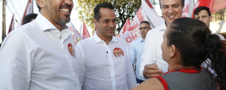 Durante caminhada em Caucaia, Elmano voltou a defender projeto de Vitor Valim de garantir gratuidade em passagens do transporte coletivo