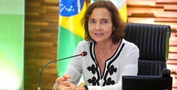 Governadora Izolda Cela reage às declarações de Jair Bolsonaro que liga Nordeste ao analfabetismo e culpa as administrações do PT na região