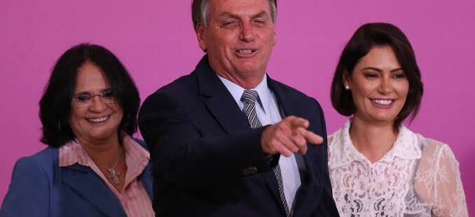 Bolsonaro, Michelle e Damares Alves confirmam vinda ao Ceará em campanha