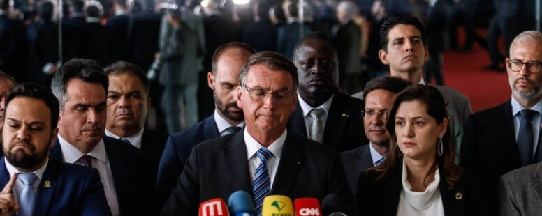 Ainda em silêncio, Bolsonaro se prepara para ser líder na oposição. Mas no futuro, terá problemas a enfrentar na Justiça