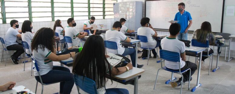 Governo do Ceará quer implantar ensino integral para o 9° ano em todas as escolas municipais a partir do próximo ano