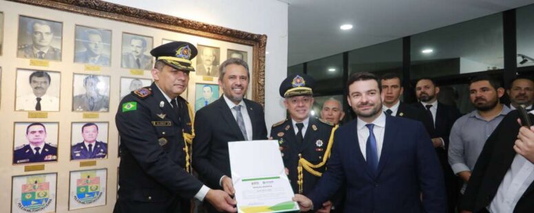 Elmano de Freitas empossa novo comando para a Polícia Militar do Ceará