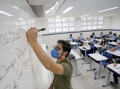 Ministro Camilo Santana anuncia aumento de 15% no piso nacional dos professores