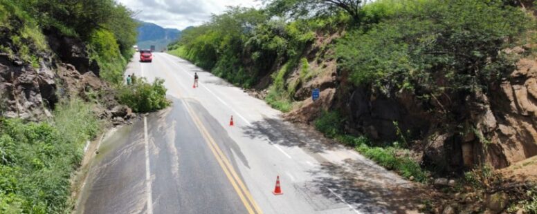 Seis trechos de rodovias no Ceará estão sendo recuperados após fortes chuvas