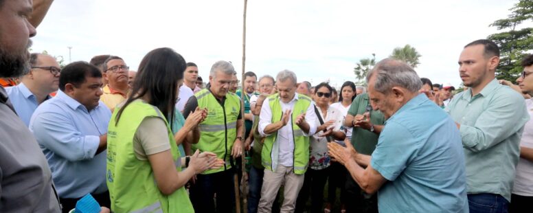 Prefeitura de Fortaleza realiza plantio simultâneo de 2.023 mudas em 10 pontos da Capital