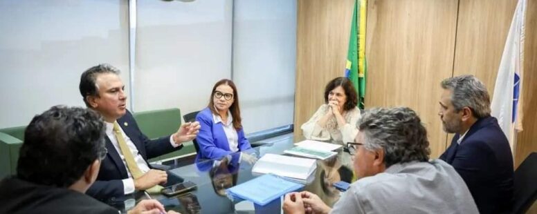 Elmano e Camilo levam reivindicações à ministra da Saúde para ampliar serviços de saúde em hospitais do interior do Ceará