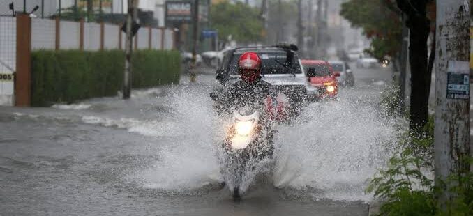 Chove forte no Ceará e precipitações devem continuar nesta terça-feira