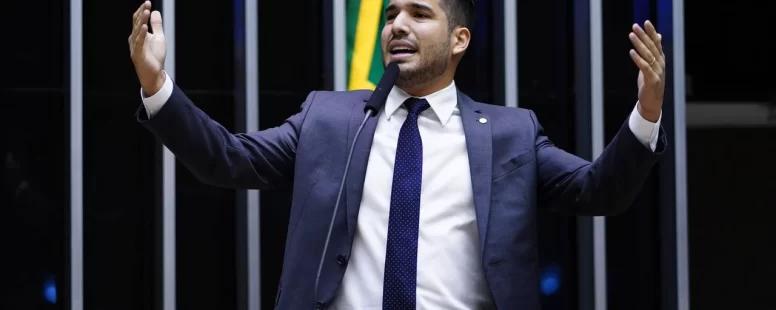 Polícia Federal conclui que André Fernandes cometeu crime ao incentivar atos golpistas em Brasília