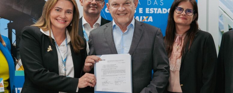 Prefeito de Fortaleza José Sarto assina contrato de R$ 250 milhões para obras de infraestrutura, saúde e esporte