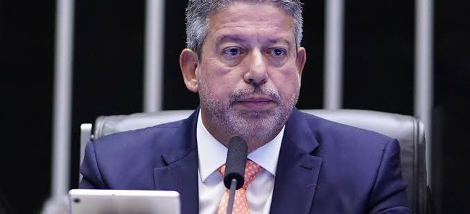 Arthur Lira vive dias difíceis com investigação da PF a ex-assessores e início de julgamento pelo STF