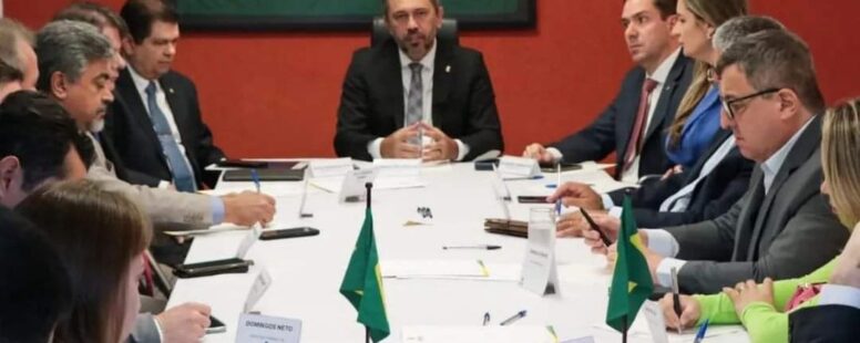 Elmano de Freitas se reúne com bancada cearense em Brasília para fechar proposta para reforma tributária