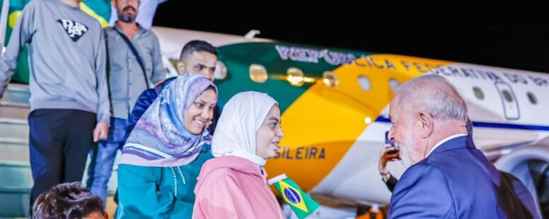 Presidente Lula recepciona em Brasília últimos brasileiros repatriados de Gaza