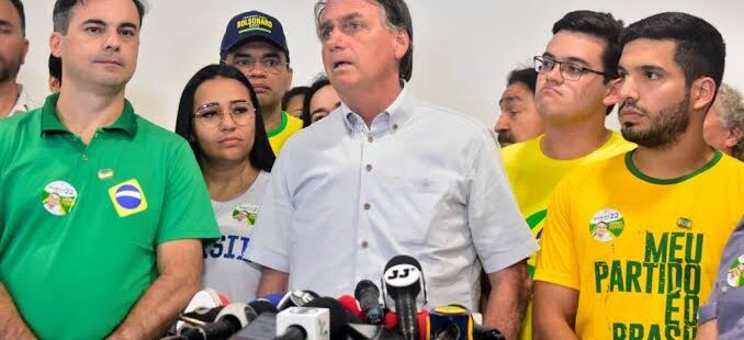 Maioria de vereadores de Fortaleza concede título de Cidadão a Jair Bolsonaro com apoio de pedetistas