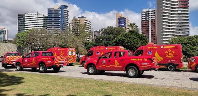 Governo do Ceará entrega 15 novas viaturas ao Corpo de Bombeiros Militar