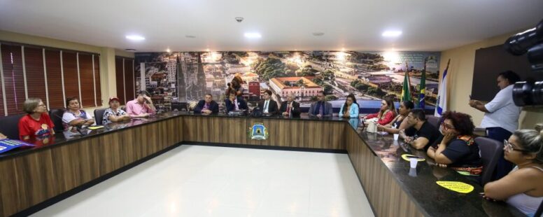 Professores municipais aguardam que proposta de reajuste da Prefeitura chegue até esta quarta-feira na Câmara Municipal