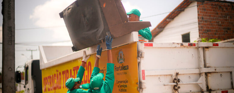 Prefeitura de Fortaleza amplia ações de limpeza e acúmulo de lixo em áreas mais atingidas por chuvas