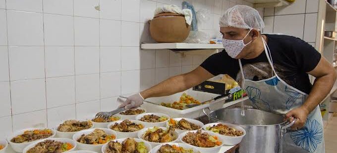 Alece entrega equipamentos para cozinhas do Programa Ceará Sem Fome do Governo do Estado