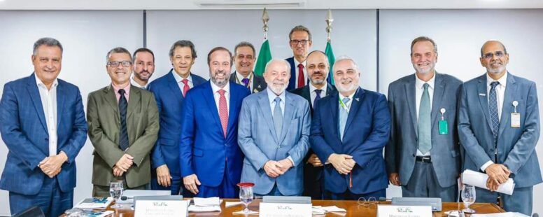 Lula mantém presidente da Petrobras e arbitra sobre distribuição de dividendos extras para acionistas