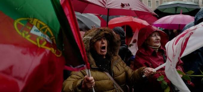 Direita tradicional vence eleição em Portugal, mas precisará negociar para formar governo