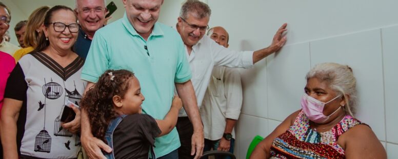 Prefeitura de Fortaleza entrega novos veículos para rede de assistência social e requalificação de posto de saúde na Vila Manoel Sátiro