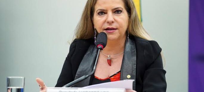 Em aula na UFC, Luizianne Lins sinaliza que pode deixar o PT caso não seja escolhida candidata à Prefeitura de Fortaleza