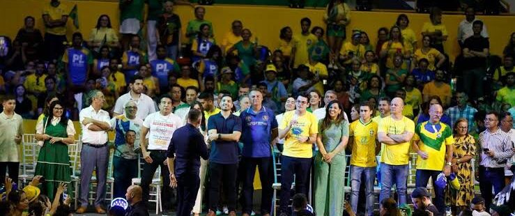 Bolsonaro lança pré-candidatura de André Fernandes em evento com aliados no Ginásio Paulo Sarasate