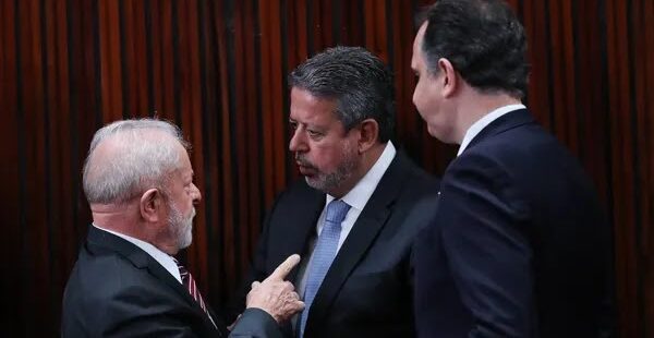 Lula recebe Pacheco e Lira nesta terça-feira para evitar que “pautas-bomba” entrem em votação no Senado e na Câmara