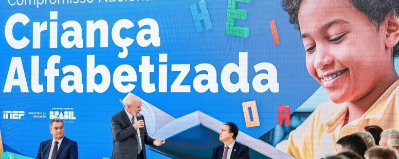 Em parceria com estados e municípios, Lula reforça meta de alfabetizar 80% das crianças na idade adequada até 2030. No Ceará, 97% das crianças foram alfabetizadas em 2023