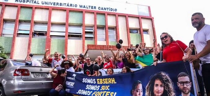 Servidores do Hospital Universitário Walter Cantídio e da Maternidade Escola da UFC estão em greve