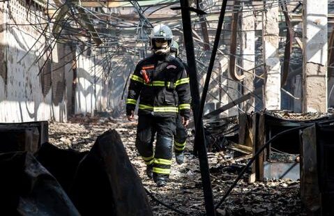 Após incêndio controlado no Centro de Fortaleza, comerciantes calculam os prejuízos