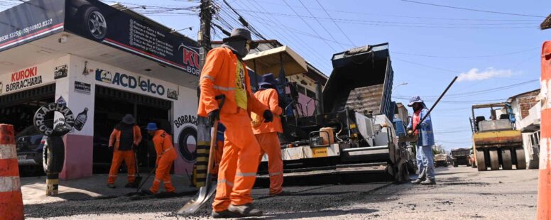 Prefeito Vitor Valim intensifica ações do programa Bora Pavimentar Urbano em Caucaia