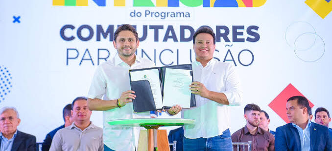 Ministro Juscelino Filho participa de cerimônia de doação de computadores e formatura de alunos de programa de capacitação em Fortaleza