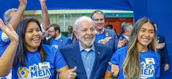 No Centro de Eventos, Lula e Camilo Santana confirmam mais 1 milhão e 200 mil alunos do Ensino Médio no Programa Pé de Meia