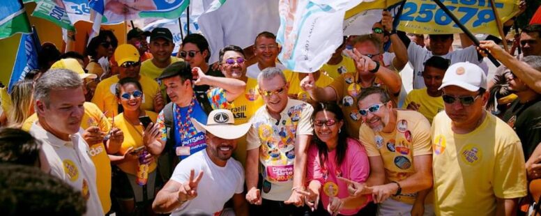 Prefeito José Sarto faz bandeiraço na Praia do Futuro e visita comitês dos vereadores Gardel Rolim e PPCell