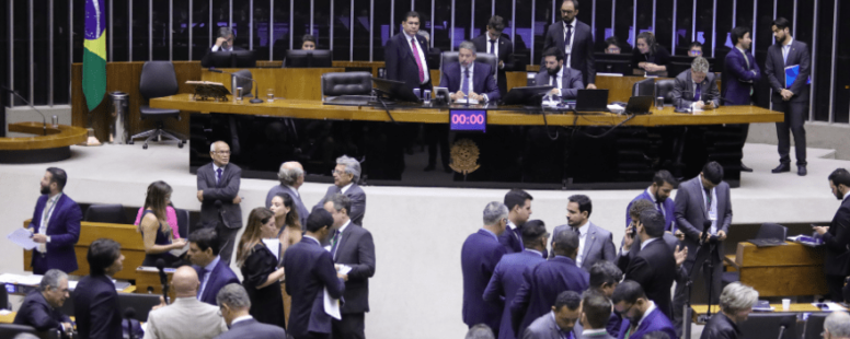 Câmara dos Deputados aprova texto-base de proposta que fixa regras para comitê gestor na reforma tributária