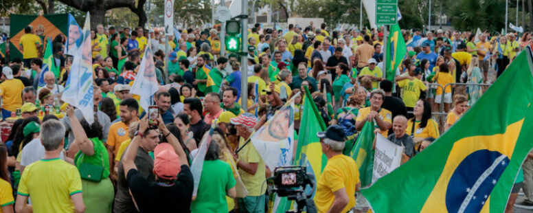 André Fernandes e Eduardo Girão participam de ato contra STF na Praça Portugal