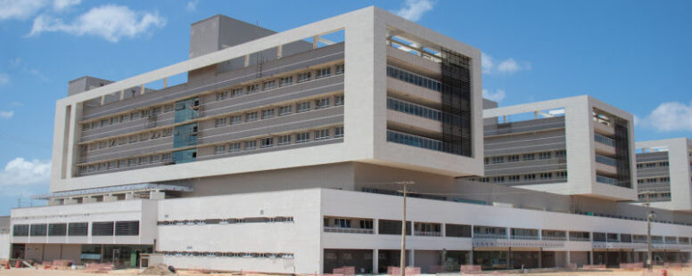 Hospital Universitário da UECE vai começar atendimentos em janeiro de 2025, diz Elmano de Freitas
