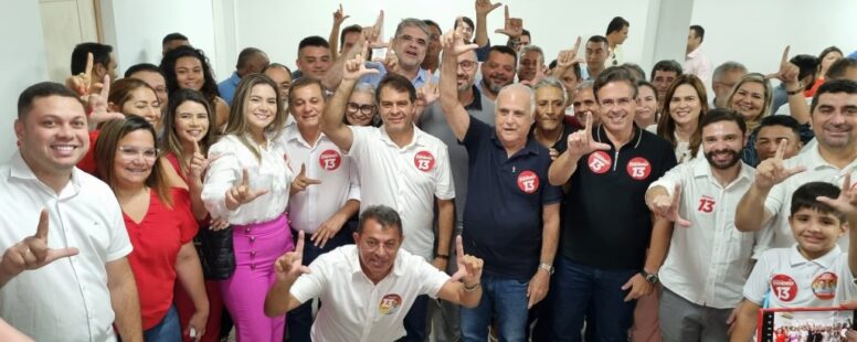 Prefeito Roberto Pessoa, aliados de Maracanaú e Pacatuba, e mais dois vereadores de Fortaleza confirmam apoio a Evandro Leitão