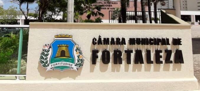 Evandro Leitão leva vantagem sobre André Fernandes no apoio de vereadores na Câmara Municipal de Fortaleza