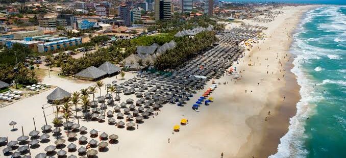 Ministério Público Federal avalia repassar gestão da Praia do Futuro para Prefeitura de Fortaleza, mas é preciso acordo sobre área das barracas