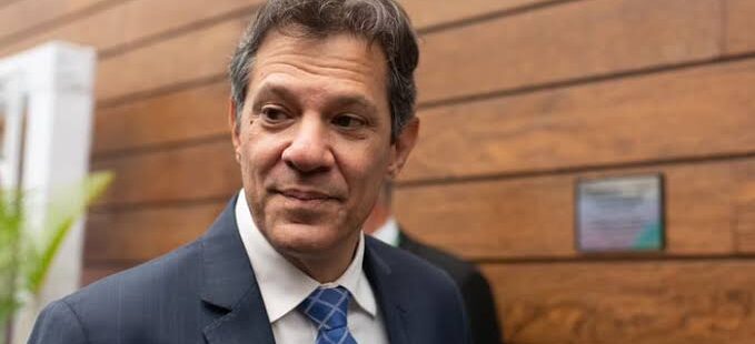 Ministro Fernando Haddad anuncia isenção de Imposto de Renda para quem ganha até R$ 5 mil reais. Governo Federal detalha hoje ajuste fiscal com economia de R$ 70 bilhões até 2026