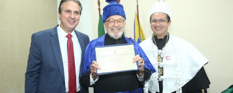 Ex-deputado Eudoro Santana recebe o título de Doutor Honoris Causa da Universidade Federal do Ceará