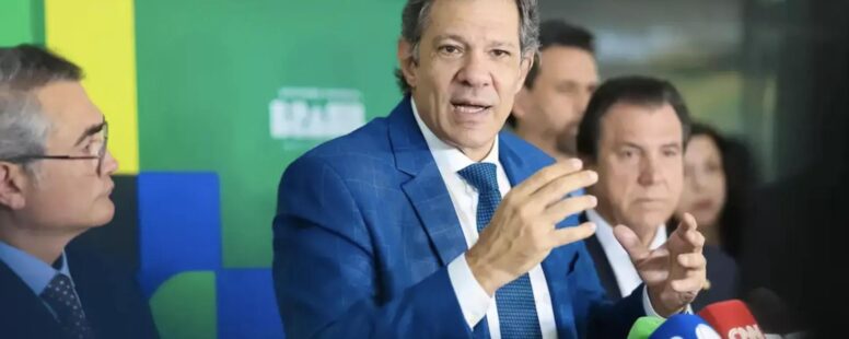 Ministro Fernando Haddad critica elevação da taxa de juros e diz que preços de alimentos tendem a se acomodar com safra forte e dólar mais baixo