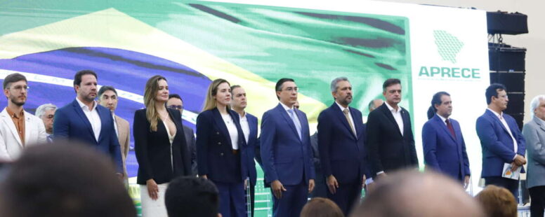 Em palestra no Seminário dos Novos Gestores da Aprece, Elmano de Freitas defende regime de colaboração entre Estado e municípios para êxito das políticas públicas