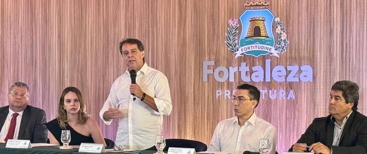 Evandro Leitão anuncia cortes de salários de gestores e suspensão da contratação de terceirizados para enfrentar dividas da Prefeitura da Capital