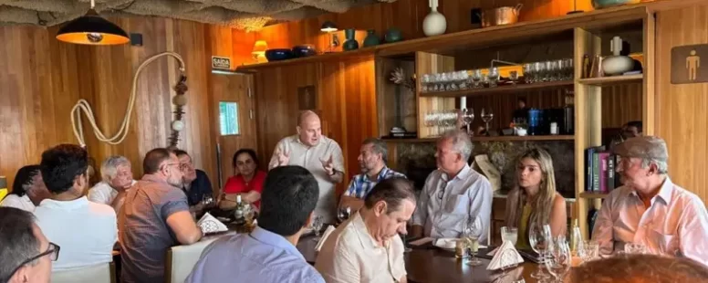 Em almoço do PDT, Carlos Lupi e André Figueredo traçam rumos do partido no Ceará. Antes do encontro, os dois se reuniram com Elmano de Freitas e Evandro Leitão