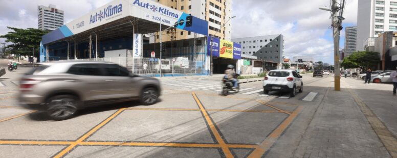 Trânsito na avenida Heráclito Graça em Fortaleza é liberado após conclusão de obras de drenagem e requalificação
